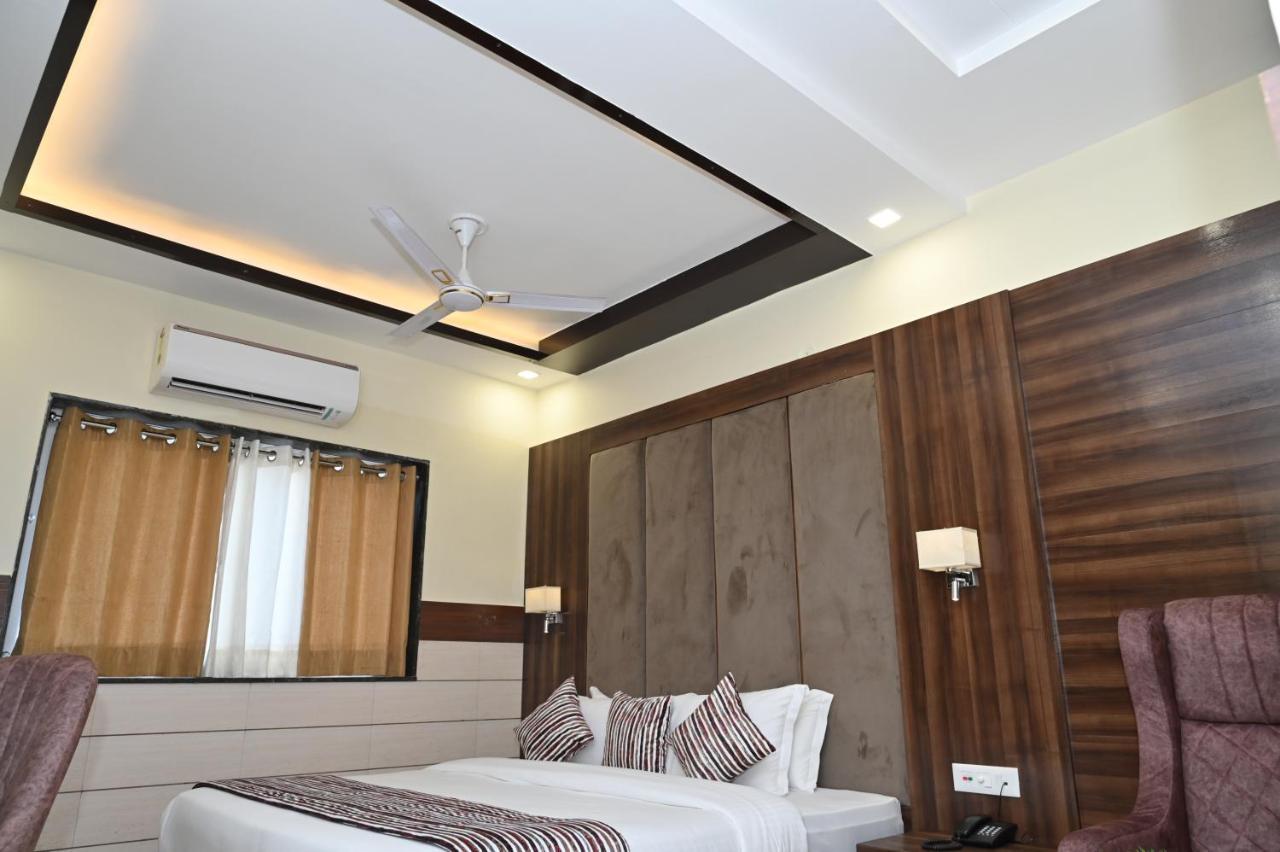 Hotel Vasdaa Grand Dehradun Extérieur photo
