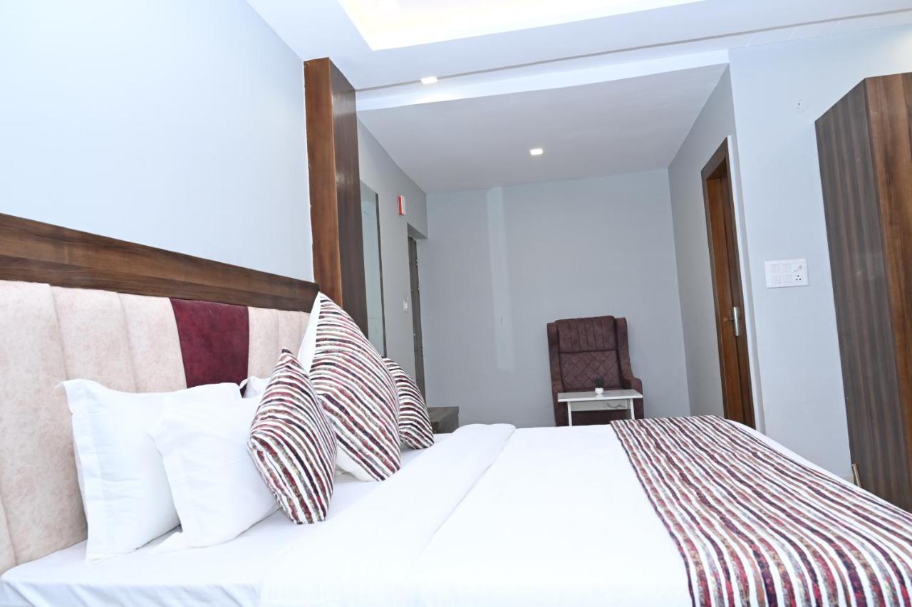 Hotel Vasdaa Grand Dehradun Extérieur photo