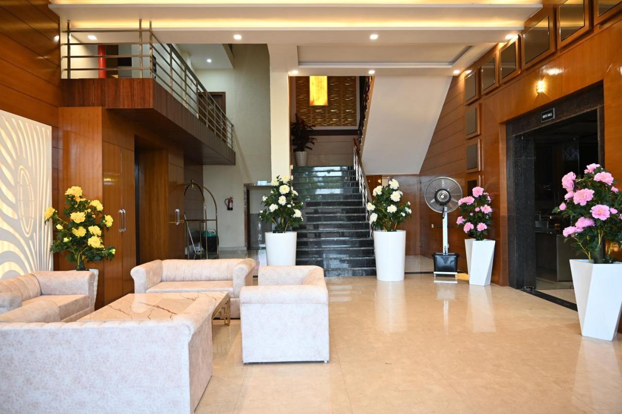 Hotel Vasdaa Grand Dehradun Extérieur photo