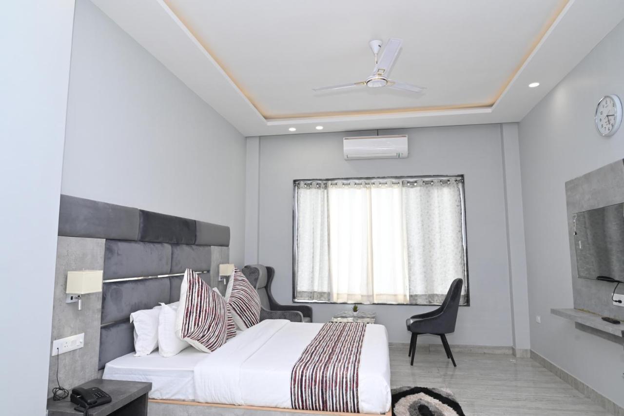 Hotel Vasdaa Grand Dehradun Extérieur photo