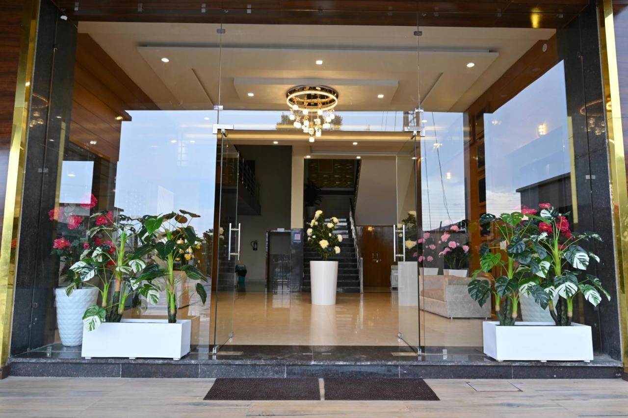 Hotel Vasdaa Grand Dehradun Extérieur photo