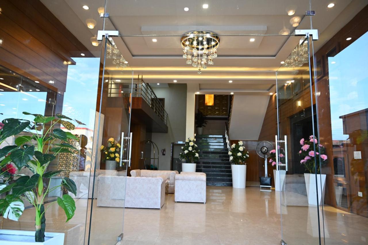 Hotel Vasdaa Grand Dehradun Extérieur photo