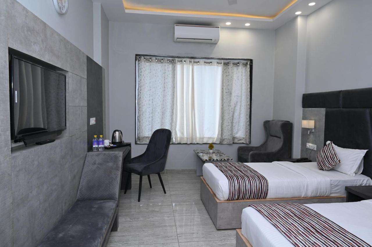Hotel Vasdaa Grand Dehradun Extérieur photo