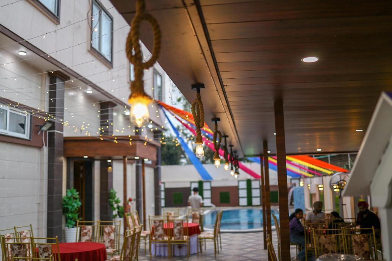 Hotel Vasdaa Grand Dehradun Extérieur photo