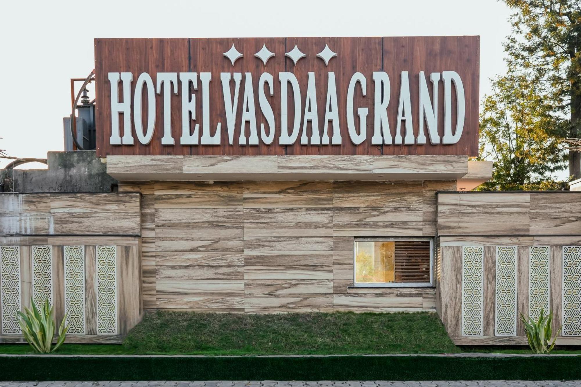 Hotel Vasdaa Grand Dehradun Extérieur photo