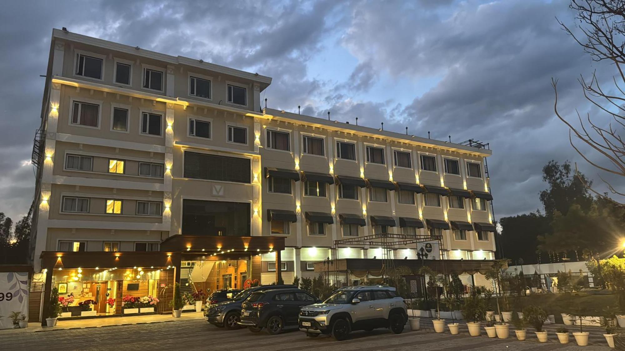 Hotel Vasdaa Grand Dehradun Extérieur photo